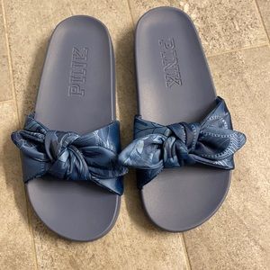 Women's Slides